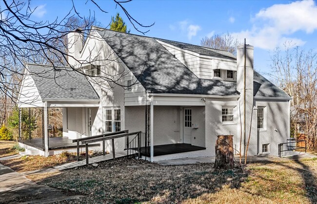 Building Photo - 807 Shamrock Rd