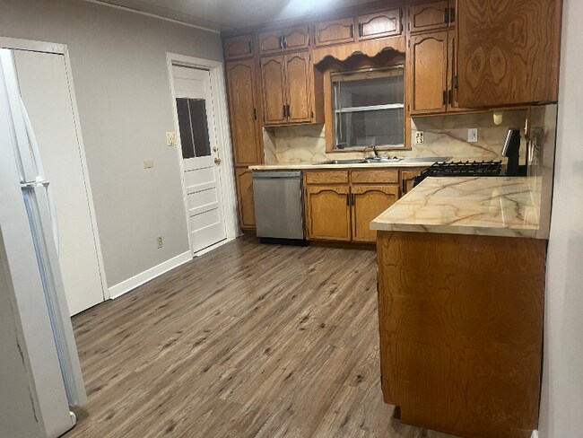 Building Photo - 1615 Cincinnati Ave