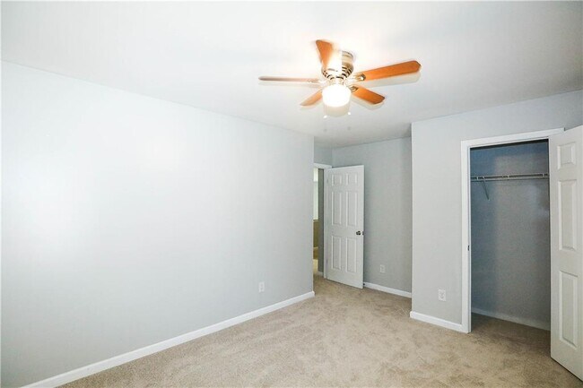 Building Photo - 2158 Staunton Dr