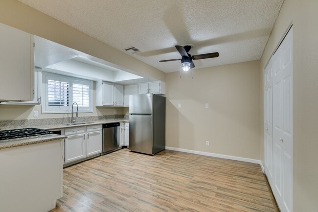 Building Photo - GORGEOUS 2 BEDROOMS CONDO*JUST COMPLETED UPGRADES*SOUTHWEST AREA*COMMUNITY AMENITIES*