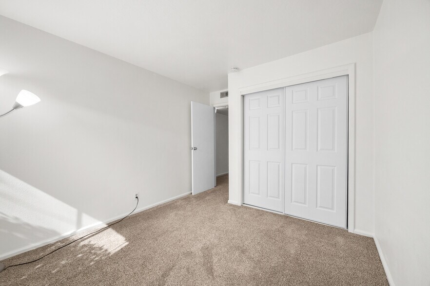 Building Photo - 1925 46th Ave