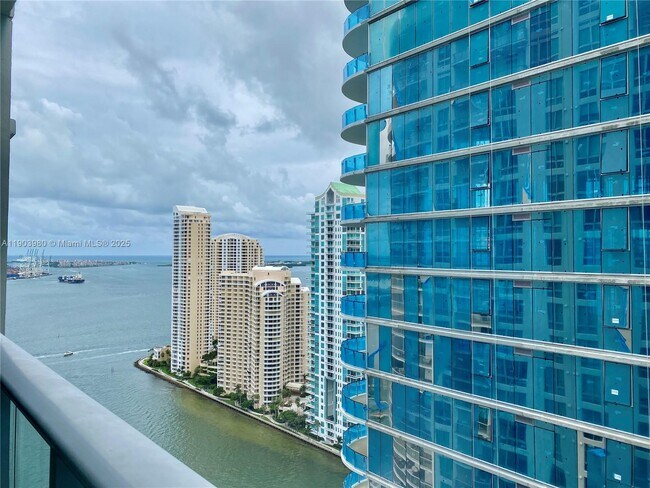 Primary Photo - 300 S Biscayne Blvd