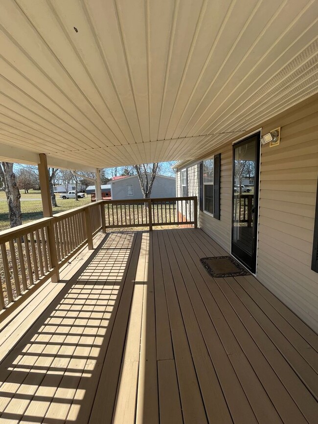 Building Photo - Country with the convenience of city locat...