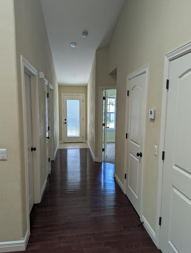 Building Photo - 530 Highlandville Rd