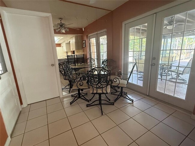 Building Photo - 819 S Gondola Dr