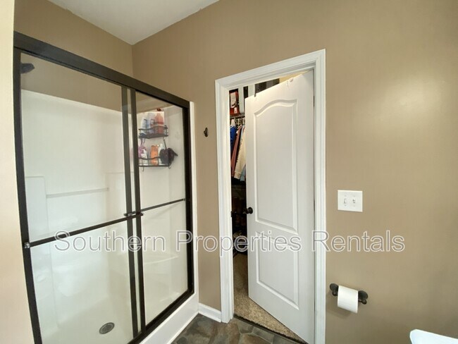 Building Photo - 463 Juno Dr