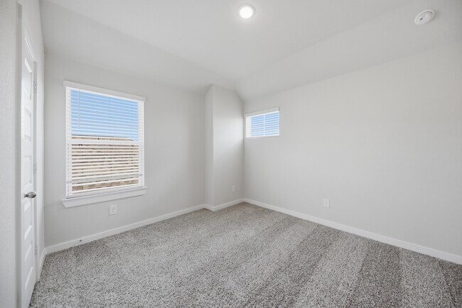 Building Photo - 1053 Lilly Ln