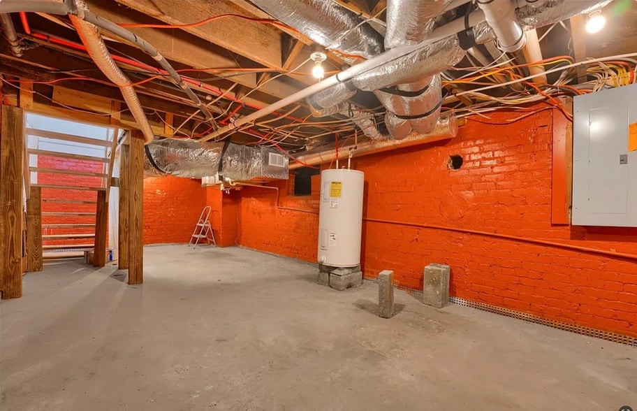 Building Photo - 507 W Washington St