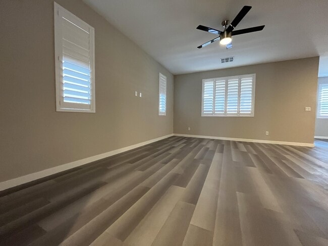 Building Photo - 9742 Zircon Cliff Ave