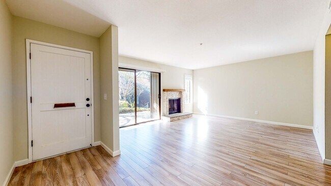 Building Photo - PURE Property Management Presents: Beautiful 3 Bedroom/2 Bath in Santa Rosa!