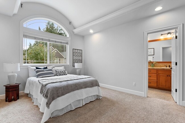 Building Photo - Beautiful 4-bdr/2.5 bath Beaverton home w/ fireplace near nature area, Intel, Nike, and more