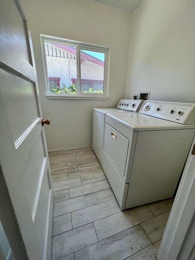Building Photo - 2822 W Ave 33