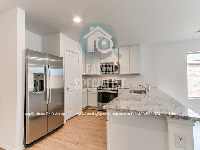 Building Photo - MOVE IN SPECIAL on This Spacious 3 Bed 2 B...