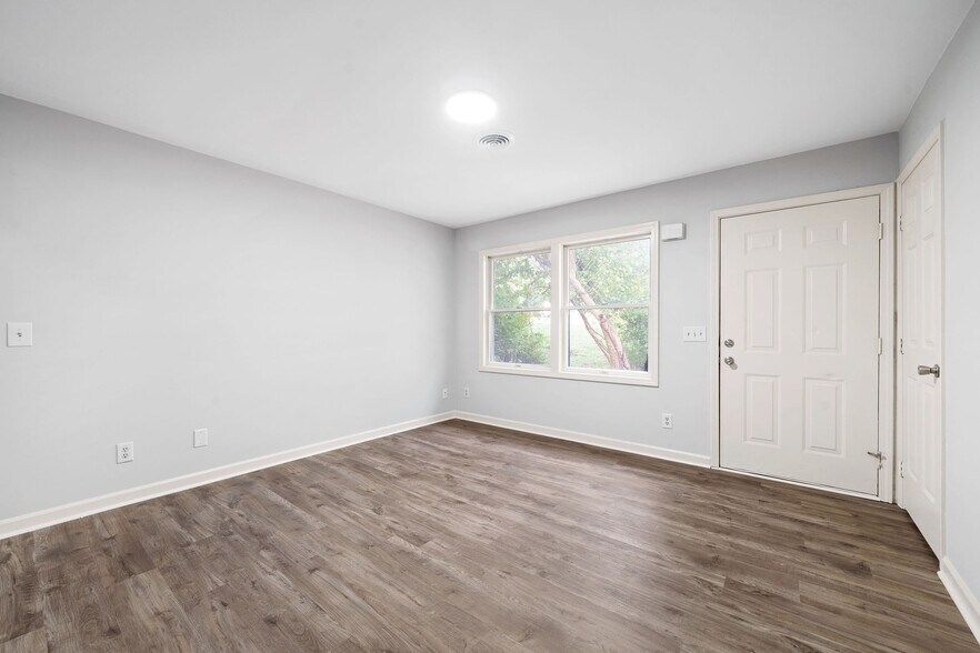 Building Photo - 221 Park Ln