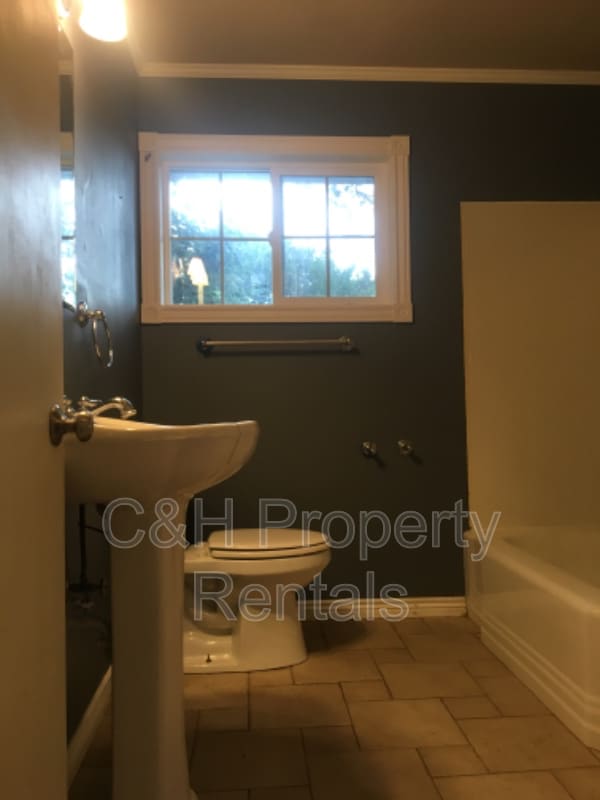 Building Photo - 2517 Wyoming Ave