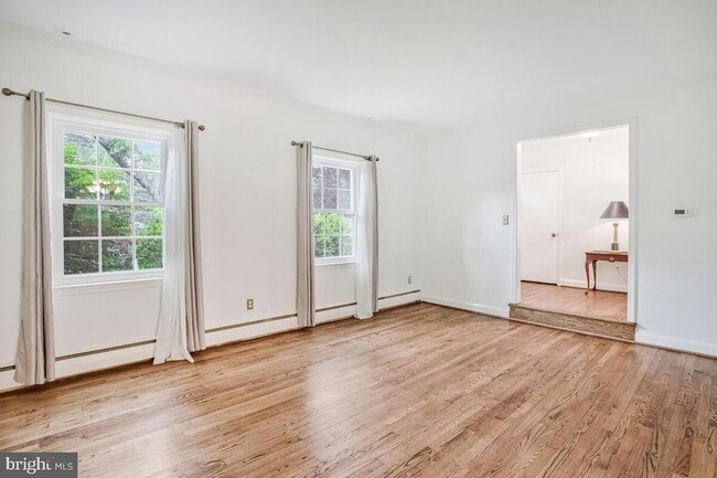 Building Photo - 8205 Robin Hood Ct