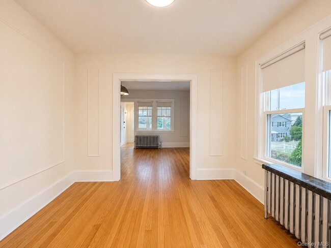 Building Photo - 42 Crestview St