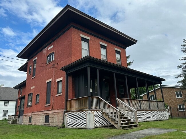 Primary Photo - 14 S Lewis St