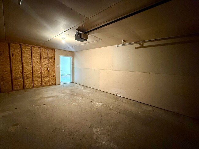 Building Photo - 3126 Wilson Ave