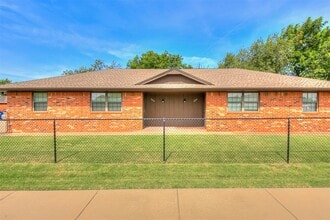 Building Photo - 1204 N Crawford Ave