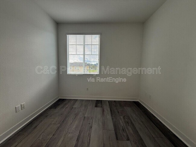 Building Photo - 374 Hansen Ter