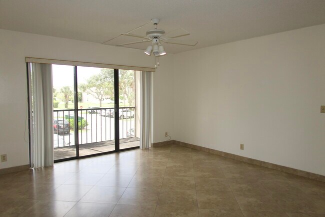 Building Photo - 208 Foxtail Dr