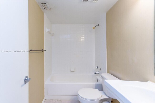 Building Photo - 5721 Riverside Dr