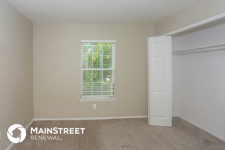 Building Photo - 702 Southridge Ct