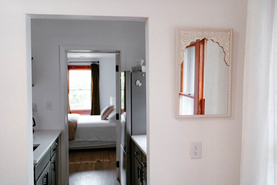 Building Photo - 711 S Phillips Ave