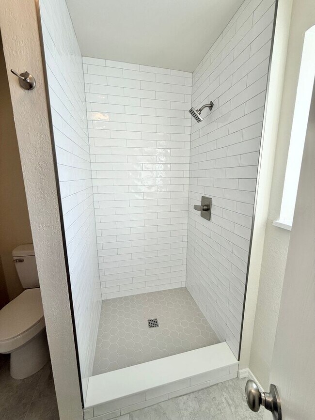 Building Photo - Beautiful Home on Picket for Rent!