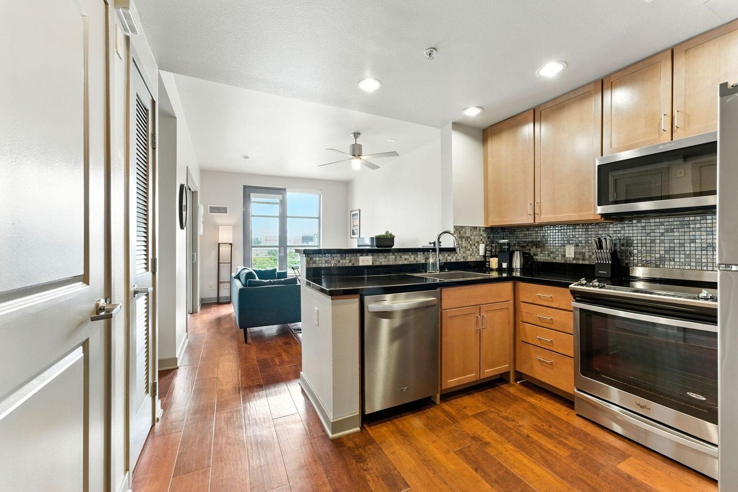 Building Photo - 355 Berry St