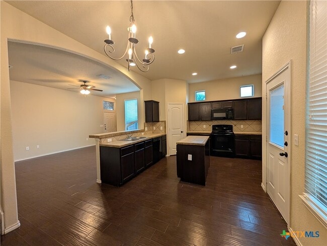 Building Photo - 669 Creekside Cir
