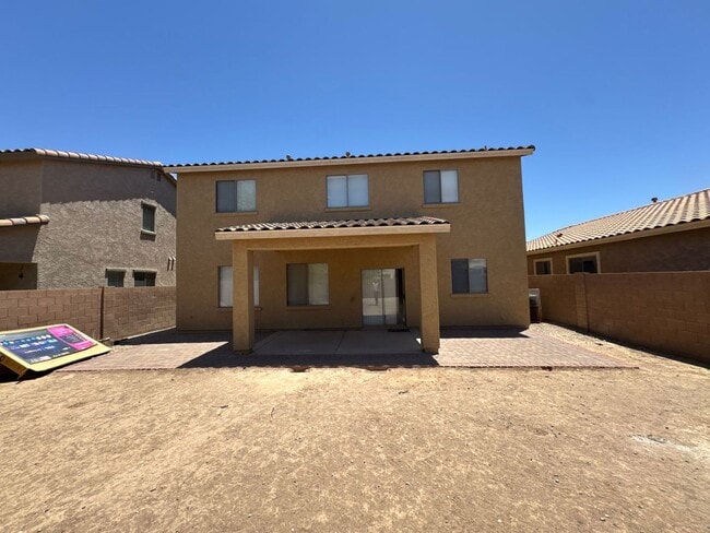 Building Photo - 4 Bedroom - 2.5 Bath - 2310 Sq Ft