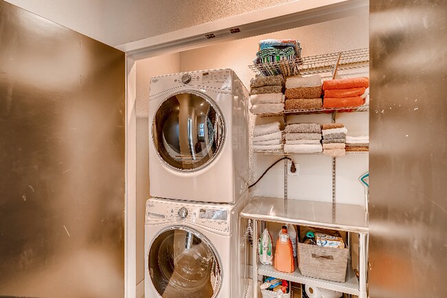 Building Photo - 1725 Eaton St