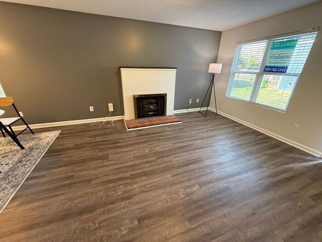 Building Photo - Collegeview Apartments! Updated 2 Bed 2 Bath Apartment with Washer/Dryer!