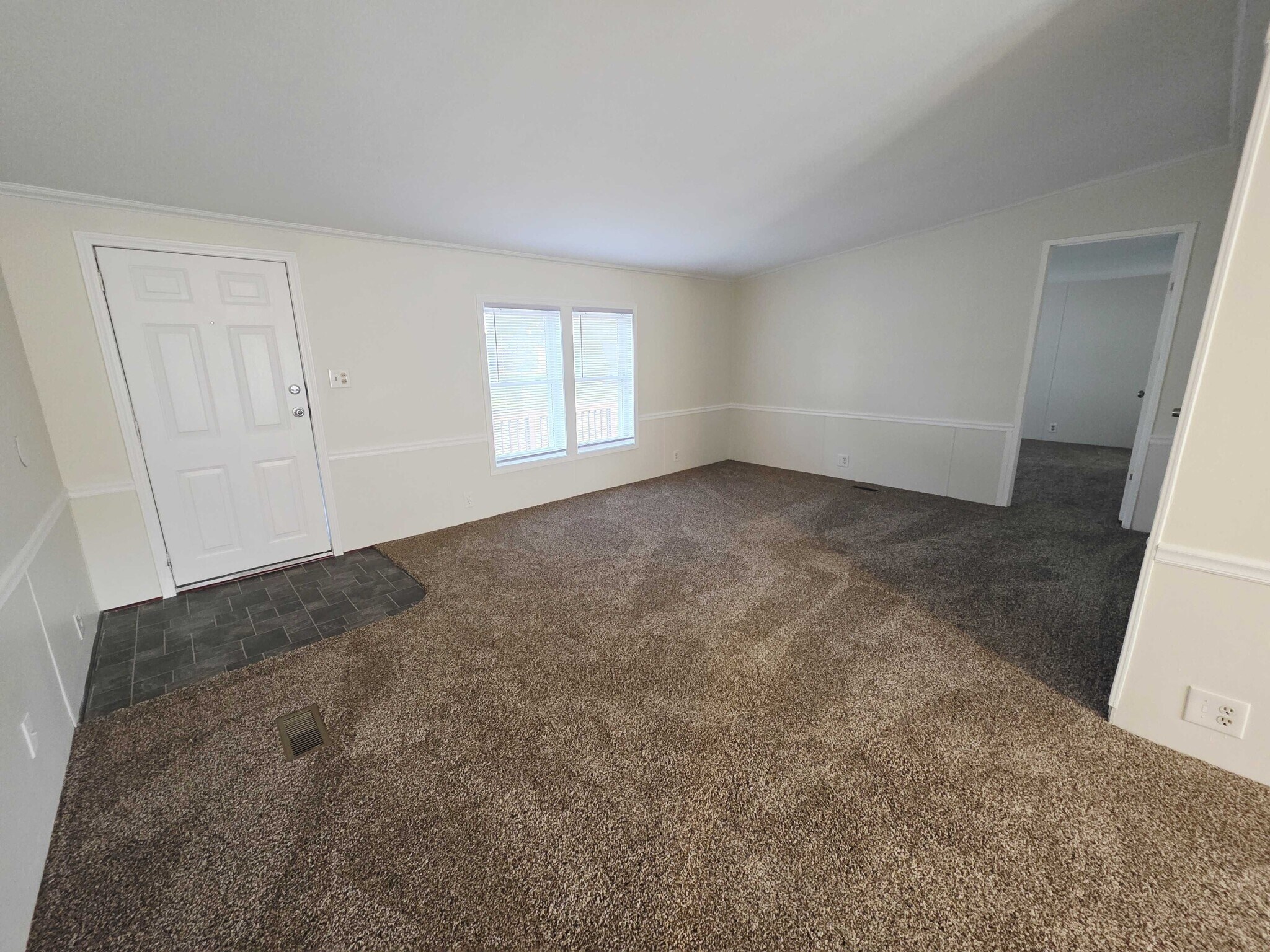 Building Photo - 3683 Pinoak St