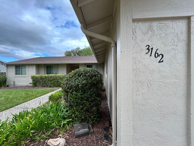 Building Photo - Spacious 4-Bedroom 2.5 Bath Single-Story H...