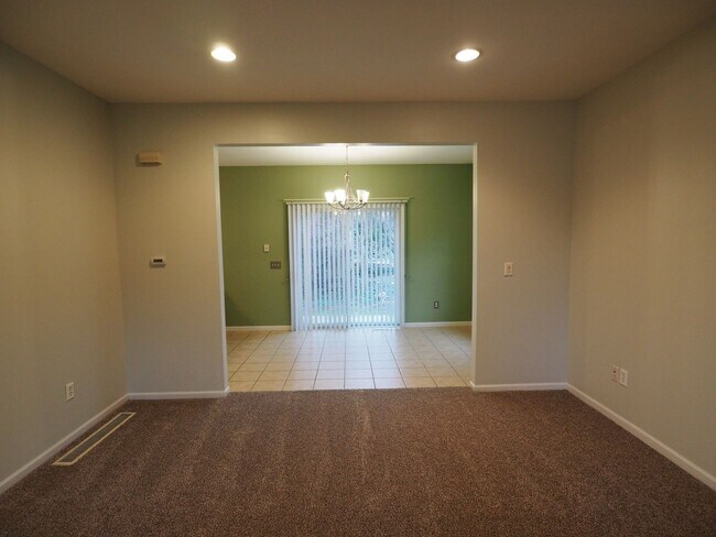 Building Photo - 3029 Charing Cross Rd