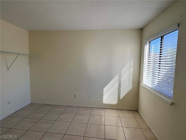 Building Photo - 2915 Winkler Ave