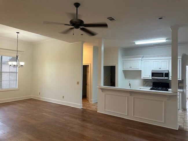 Building Photo - 3/2 with bonus room for rent in Gluckstadt!!!