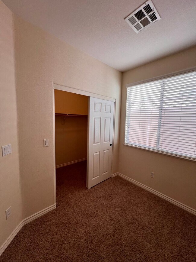 Building Photo - Southwest - Gated Community Pool/Spa/Playground