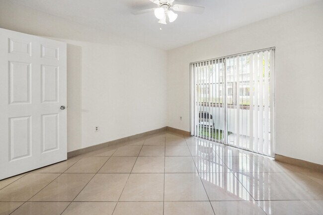 Building Photo - 2878 Donnelly Dr