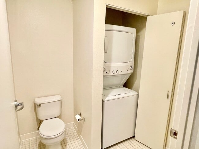 Building Photo - 2BR/2BA Remodeled Condo in the Towers! NEW...