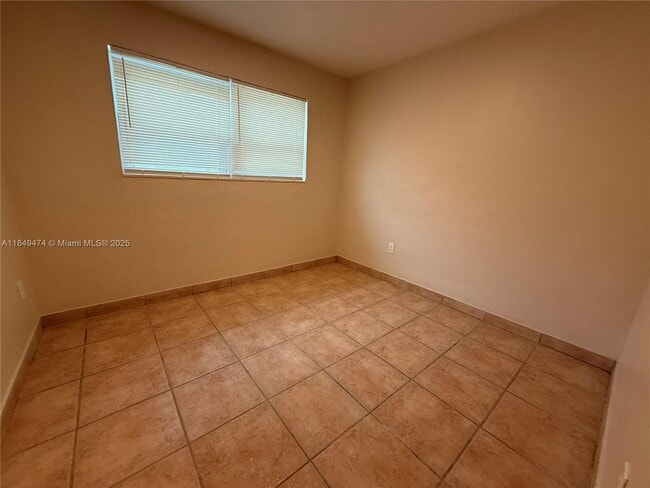 Building Photo - 641 N 70th Ave