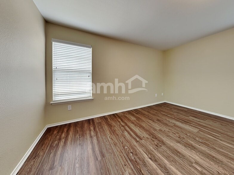 Building Photo - 210 Dartmouth Dr