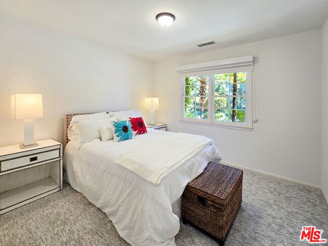 Building Photo - 3690 Crownridge Dr