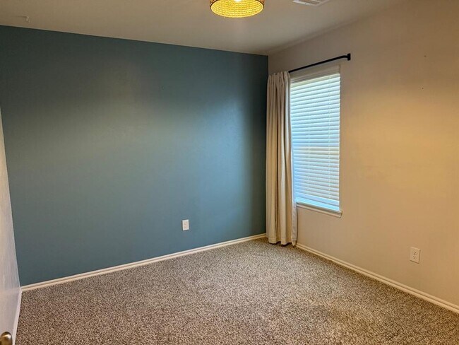 Building Photo - 11016 NW 100th St