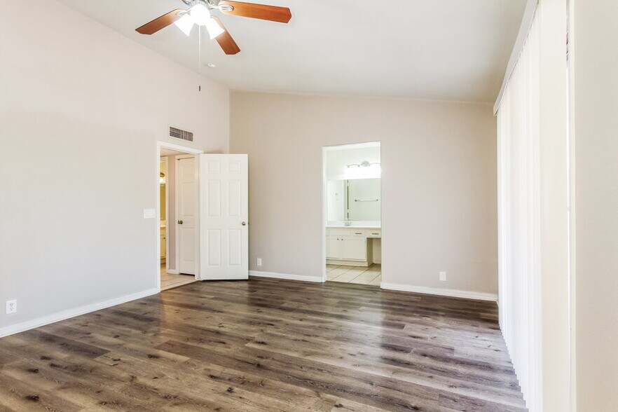 Building Photo - 6157 N 87th Ln