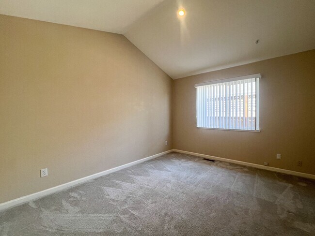 Building Photo - Spacious Single-Level 3-Bedroom Home in Desirable North Napa