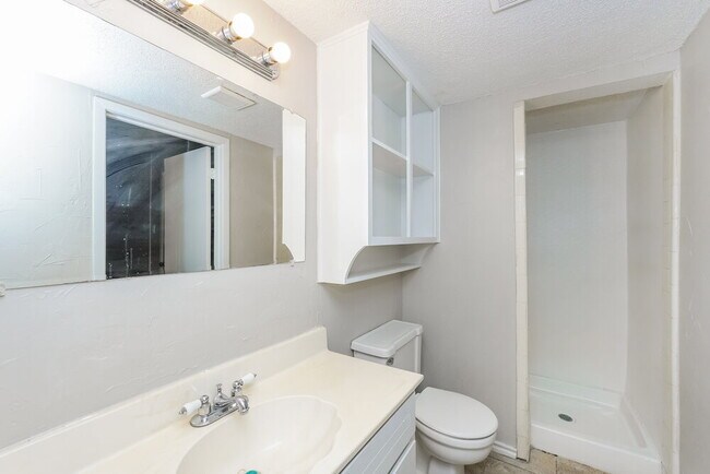 Building Photo - 7913 Limerick Ln